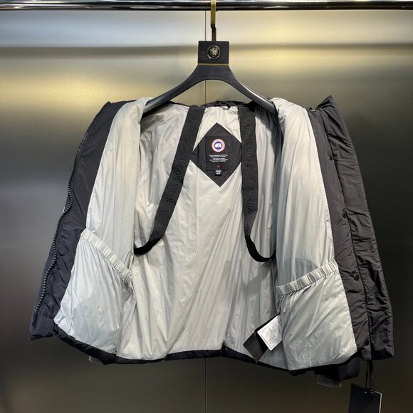 Canada Goose Black Down Jacket – Authentic, Great Condition - Picture 4 of 11